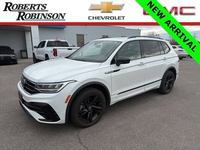 2023 Volkswagen Tiguan SE R-Line Black