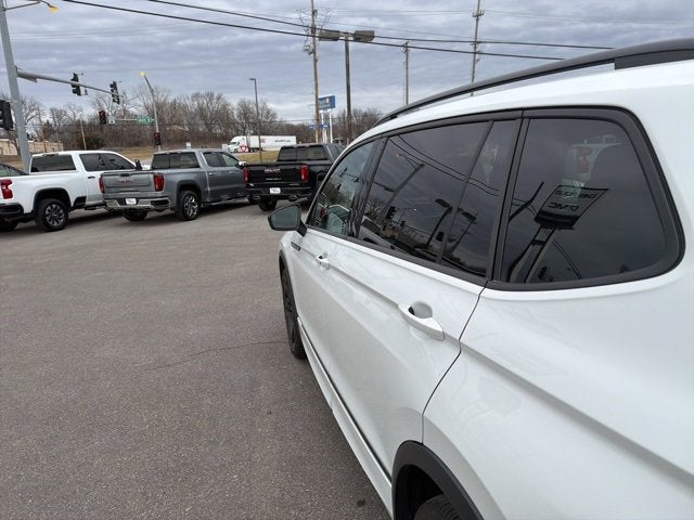 2023 Volkswagen Tiguan SE R-Line Black