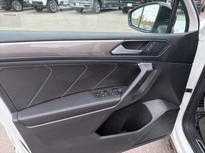 2023 Volkswagen Tiguan SE R-Line Black