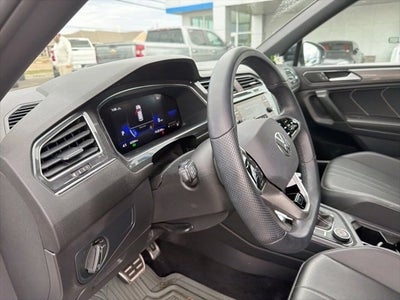 2023 Volkswagen Tiguan SE R-Line Black