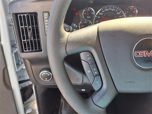 2025 GMC Savana Cutaway 3500 1WT