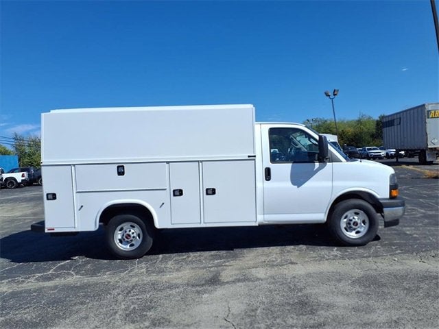 2025 GMC Savana Cutaway 3500 1WT