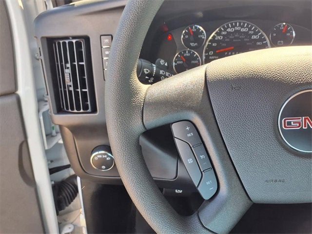 2025 GMC Savana Cutaway 3500 1WT