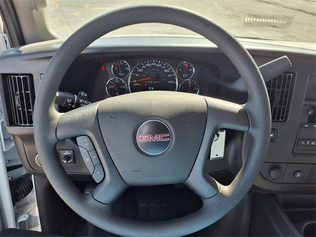 2025 GMC Savana Cutaway 3500 1WT