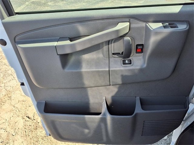 2025 GMC Savana Cutaway 3500 1WT