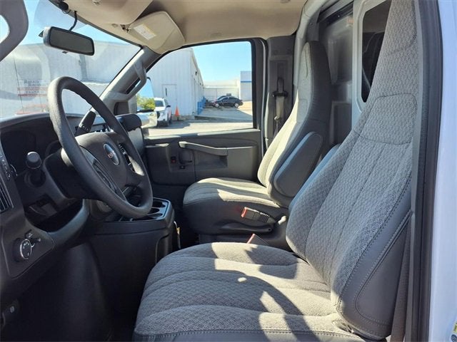 2025 GMC Savana Cutaway 3500 1WT