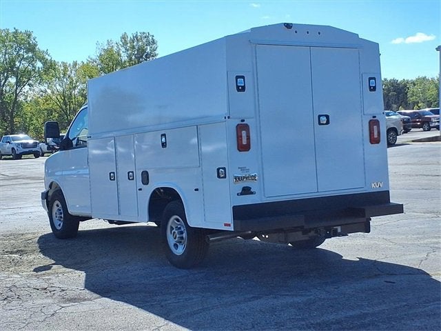 2025 GMC Savana Cutaway 3500 1WT